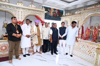 अयोध्या में ‘वस्त्र उत्सव’ का भव्य आगाज, सूरत की साड़ियों और नई डिजाइन का दिखा जलवा