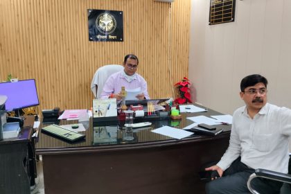 बाराबंकी ARTO कार्यालय में RTO प्रशासन का औचक निरीक्षण, बाहर की दुकानें बंद होने पर भी जांच के निर्देश
