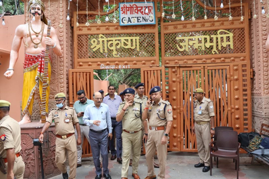 जन्माष्टमी से पहले एडीजी जोन आगरा ने किया श्रीकृष्ण जन्मस्थान का निरीक्षण, सुरक्षा व्यवस्था परखी