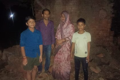लखनऊ में बारिश के बीच भरभराकर गिरा किसान का कच्चा मकान, परिवार ने बाहर निकलकर बचाई जान