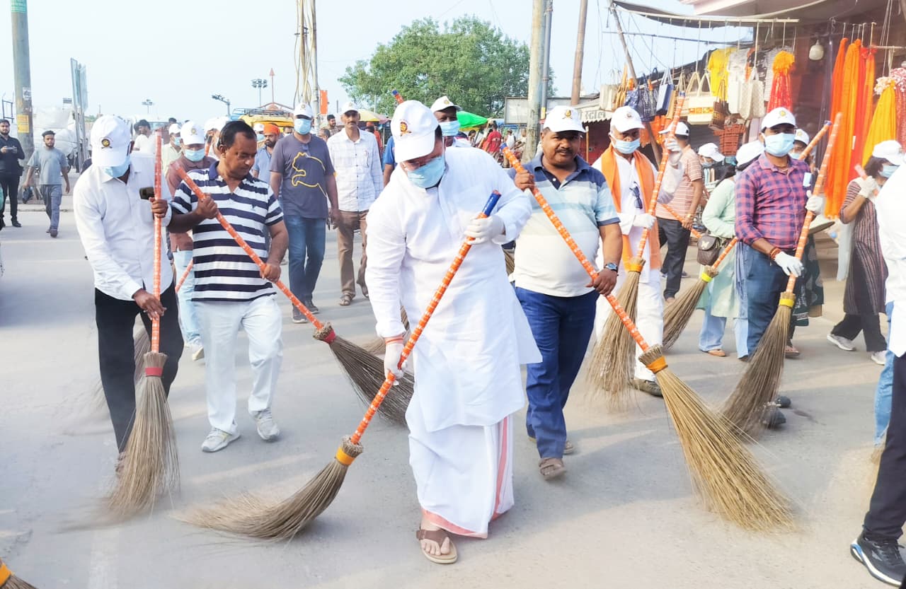 Ayodhya News: लता चौक से सेवा संकल्प अभियान शुरू, विशेष सफाई के बाद जिला अस्पताल में रक्तदान शिविर