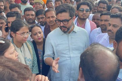 बाढ़ में घिरे हेतमापुर धाम का सांसद ने लिया जायजा, अधिकारियों को दिए सख्त निर्देश