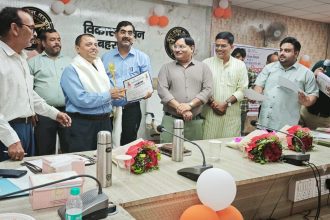 बहराइच में शिक्षक सम्मान समारोह, नवाचार और बेहतर शिक्षण के लिए शिक्षकों को मिला सम्मान
