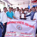 न्यायालय कर्मचारियों ने उठाई आवाज, विधायक को सौंपा मुख्यमंत्री के नाम ज्ञापन