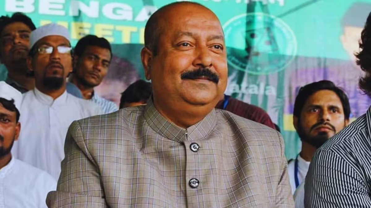 UP Politics: यूपी चुनाव से पहले AIMIM को झटका, आसिम वकार ने थामा कांग्रेस का हाथ