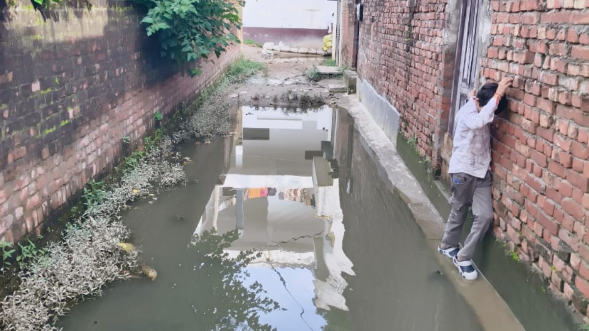 श्रावस्ती में जलभराव पर जागा PWD, एक्सियन केपी मिश्रा ने संभाला मोर्चा