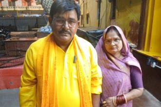 पूर्वजों की तपोभूमि पहुंचे निशिकांत तिवारी, करुणा सिंधु महाराज को बताया परिवार का गौरव