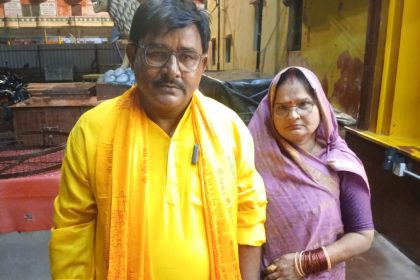 पूर्वजों की तपोभूमि पहुंचे निशिकांत तिवारी, करुणा सिंधु महाराज को बताया परिवार का गौरव
