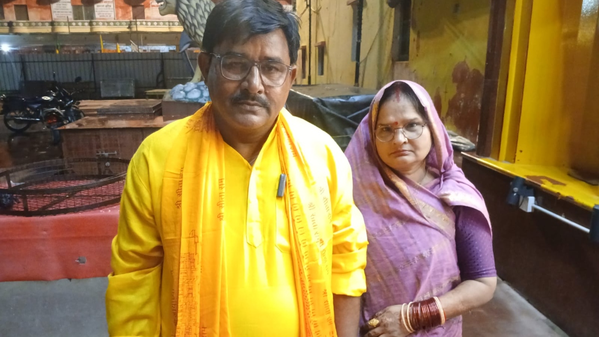 पूर्वजों की तपोभूमि पहुंचे निशिकांत तिवारी, करुणा सिंधु महाराज को बताया परिवार का गौरव