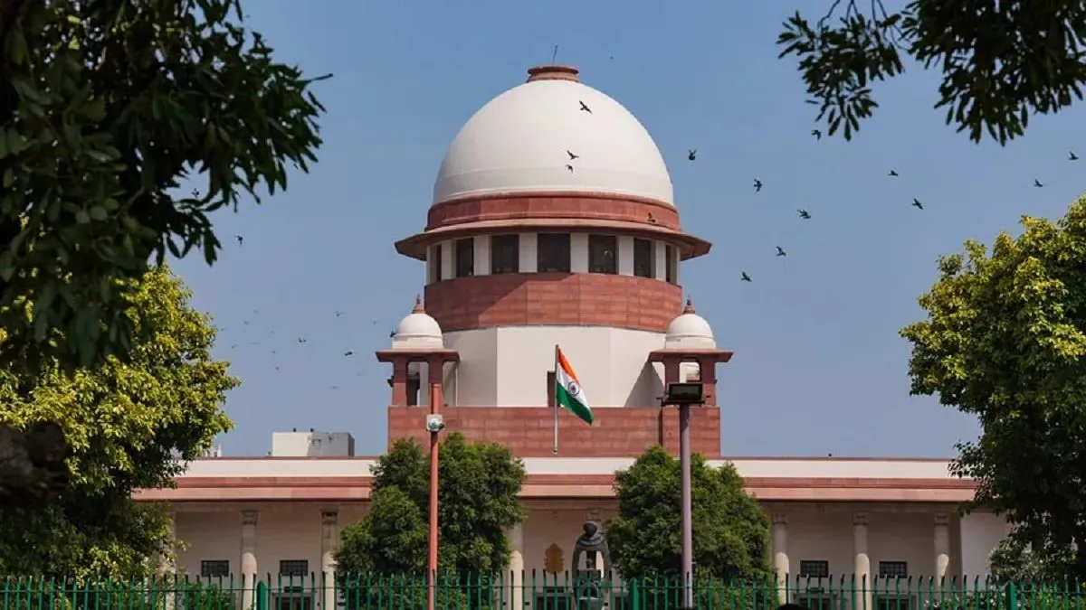 सुप्रीम कोर्ट का निर्देश: थानों में खड़े जब्त वाहनों को समय रहते मालिकों को सौंपें