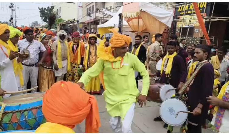 Mathura Janmashtami 2026: कृष्णमय हुई मथुरा, श्रीकृष्ण जन्मोत्सव से पहले निकली भव्य शोभायात्रा