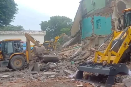 Saharanpur Mosque Demolition: सहारनपुर कलेक्ट्रेट की मस्जिद पर चला बुलडोजर, 10 से ज्यादा थानों की पुलिस तैनात