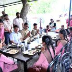 बाराबंकी: कस्तूरबा विद्यालय में DM-SP ने छात्राओं से की बातचीत, सुविधाओं को लेकर दिए निर्देश
