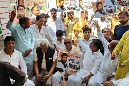 बाराबंकी में अजय राय हिरासत में, मसौली थाने में कांग्रेसियों का धरना