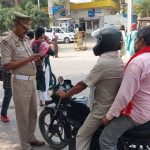 यूपी में बाइक पर चालक के साथ पीछे बैठी सवारी के लिए हेलमेट अनिवार्य और ई-चालान की नई व्यवस्था
