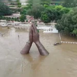 Varanasi Flood News: वाराणसी में गंगा का जलस्तर चेतावनी निशान के पार, हर घंटे 2 सेंटीमीटर बढ़ रहा पानी