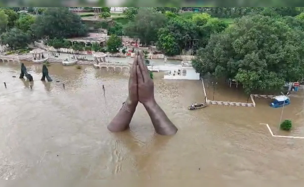 Varanasi Flood News: वाराणसी में गंगा का जलस्तर चेतावनी निशान के पार, हर घंटे 2 सेंटीमीटर बढ़ रहा पानी