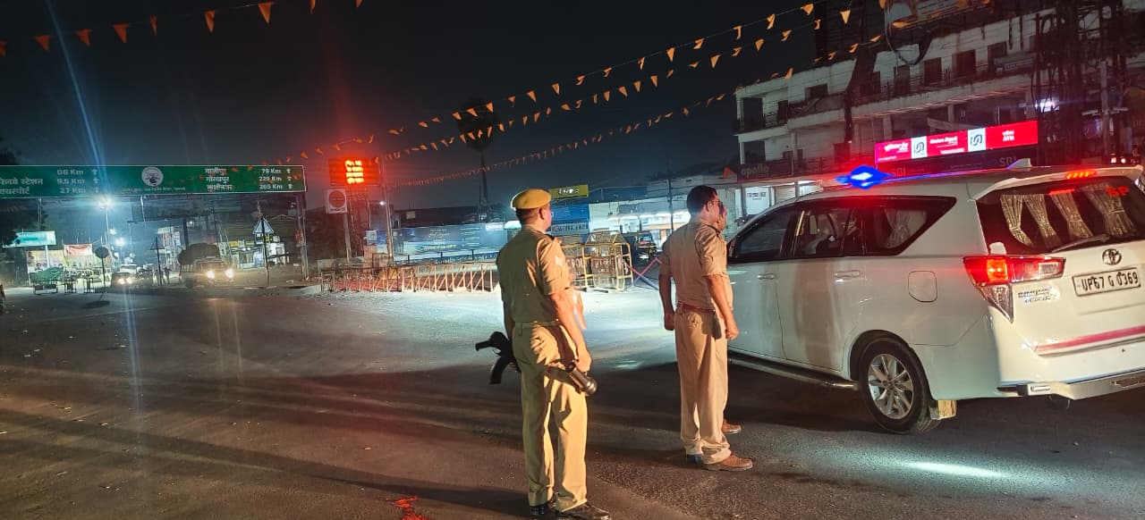 चंदौली में रातभर पुलिस का चेकिंग अभियान, 30 गैस सिलिंडर बरामद, चार गिरफ्तार